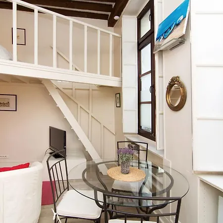 Lovely Saint Germain Studio *